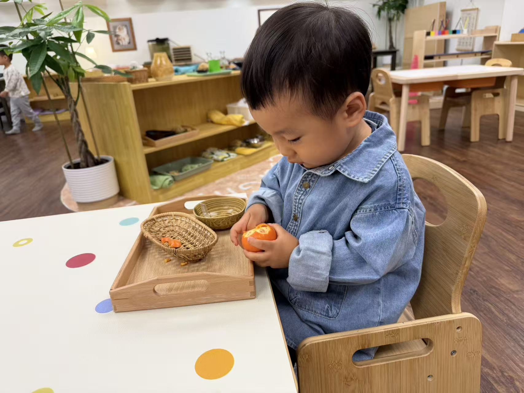a child peeling an orange